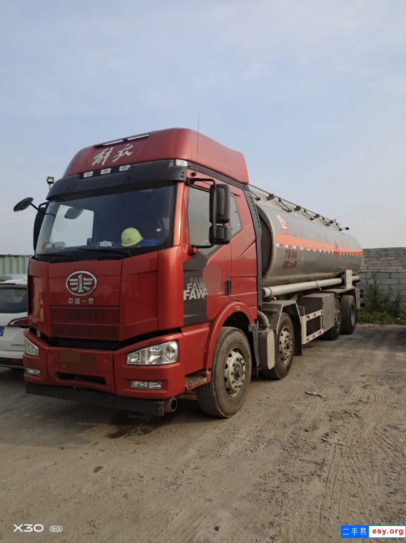 轉(zhuǎn)讓危險品油罐車一臺