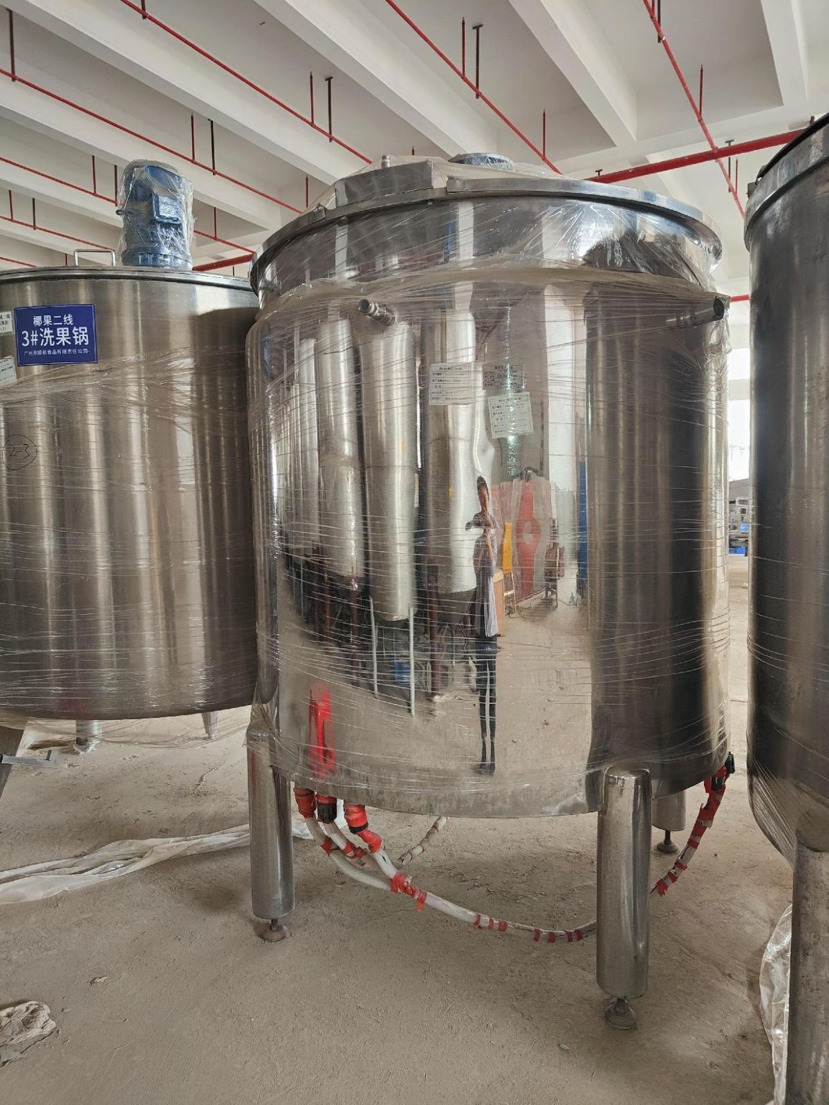 食品廠大量煮制鍋罐子等出售