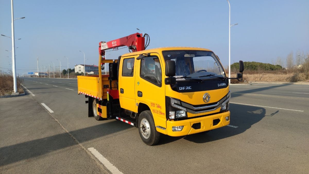 低價轉讓4噸隨車吊一臺