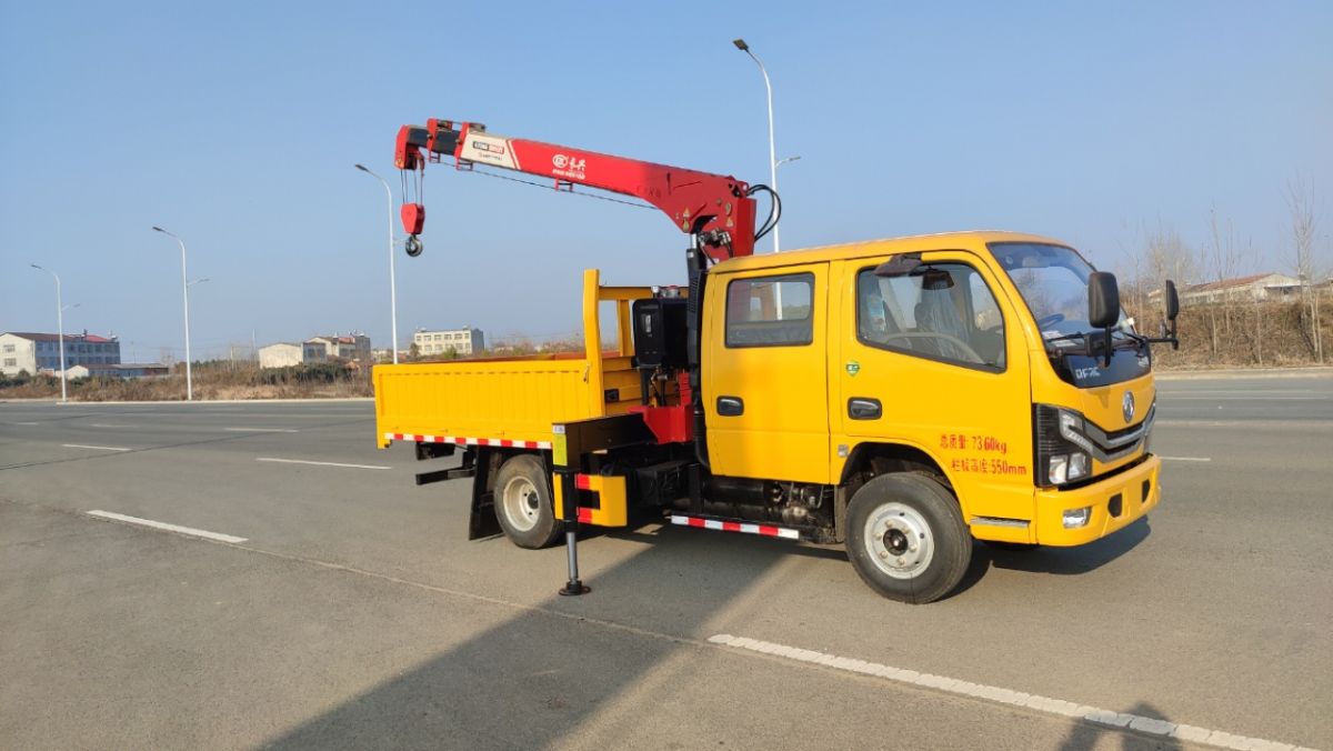 低價轉讓4噸隨車吊一臺