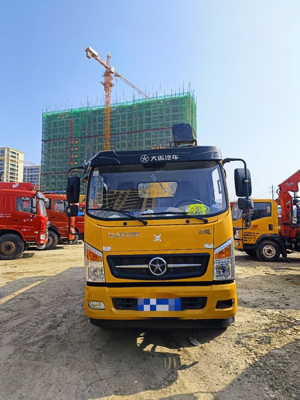 低價轉(zhuǎn)讓精品6.3噸藍(lán)牌隨車吊