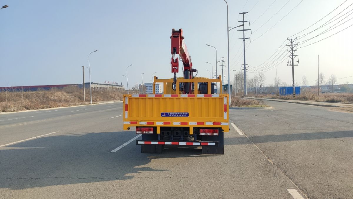 低價轉讓4噸隨車吊一臺