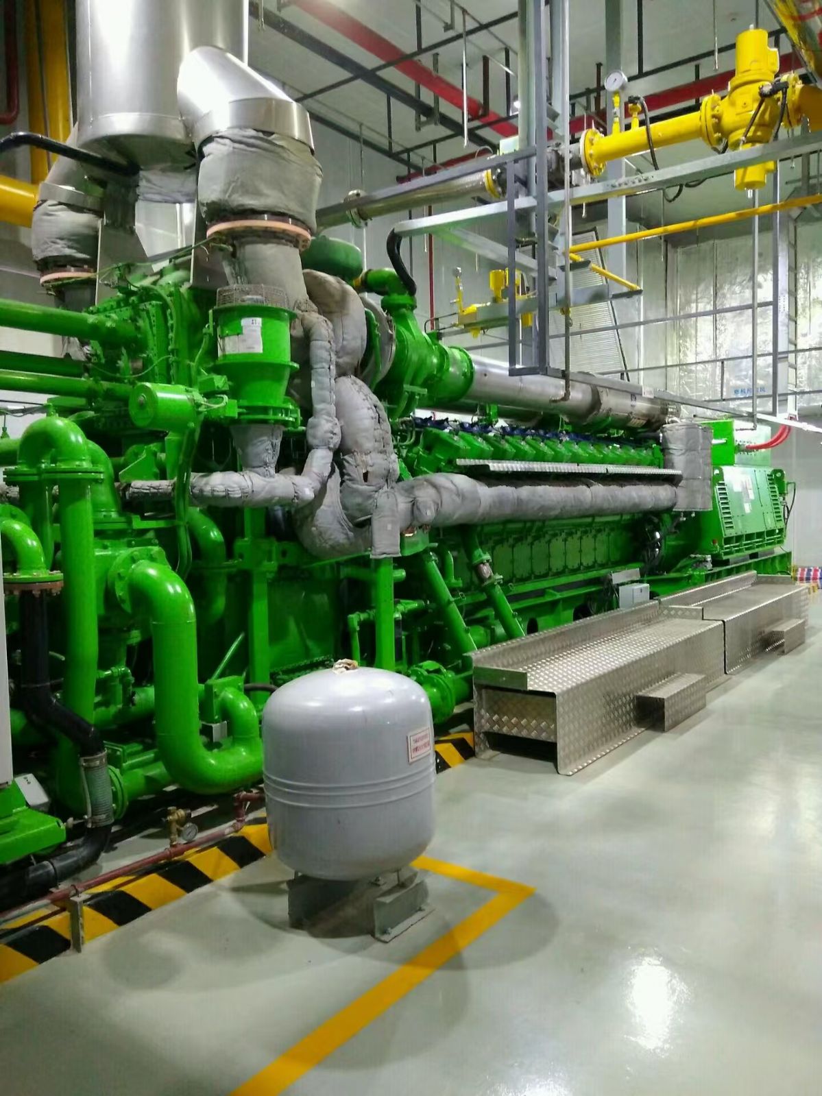 出售18年全新未使用進口顏巴赫4500千瓦燃氣發(fā)電機組兩臺
