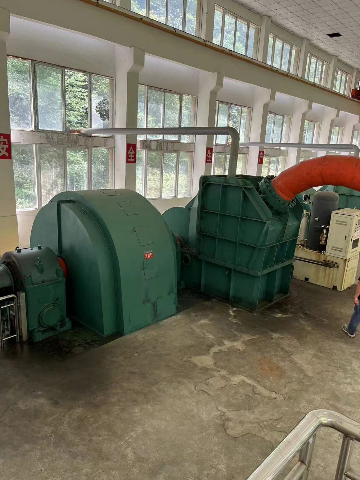 出售3200千瓦水輪發(fā)電機(jī)組三套