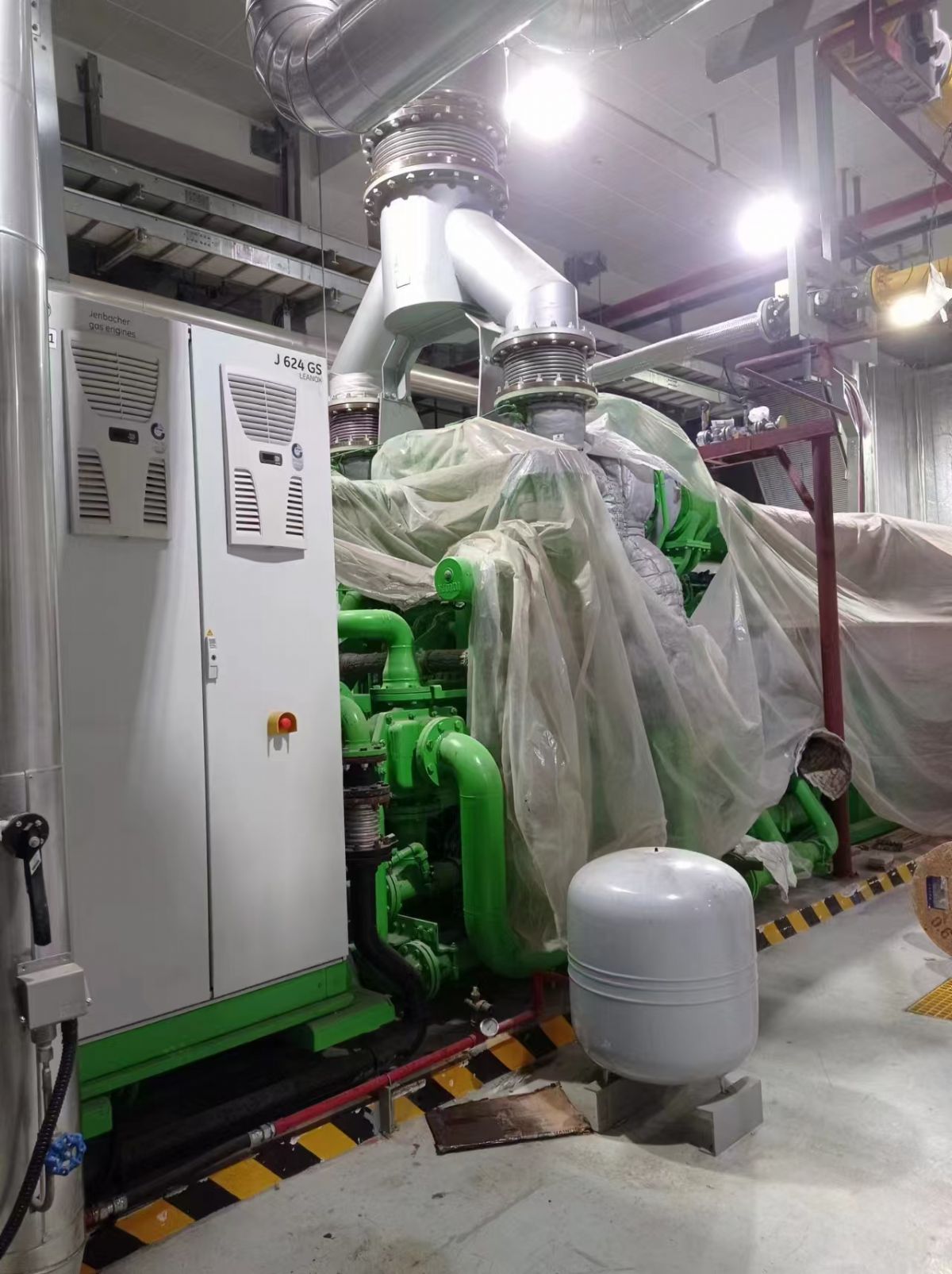 出售18年全新未使用進口顏巴赫4500千瓦燃氣發(fā)電機組兩臺