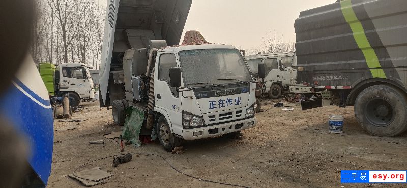 禮蒴二手掃路車吸塵車灑水車
