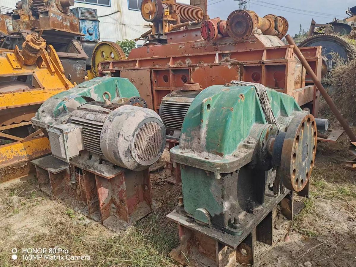低價轉(zhuǎn)讓九成新180-80液壓對輥破碎機(jī)
