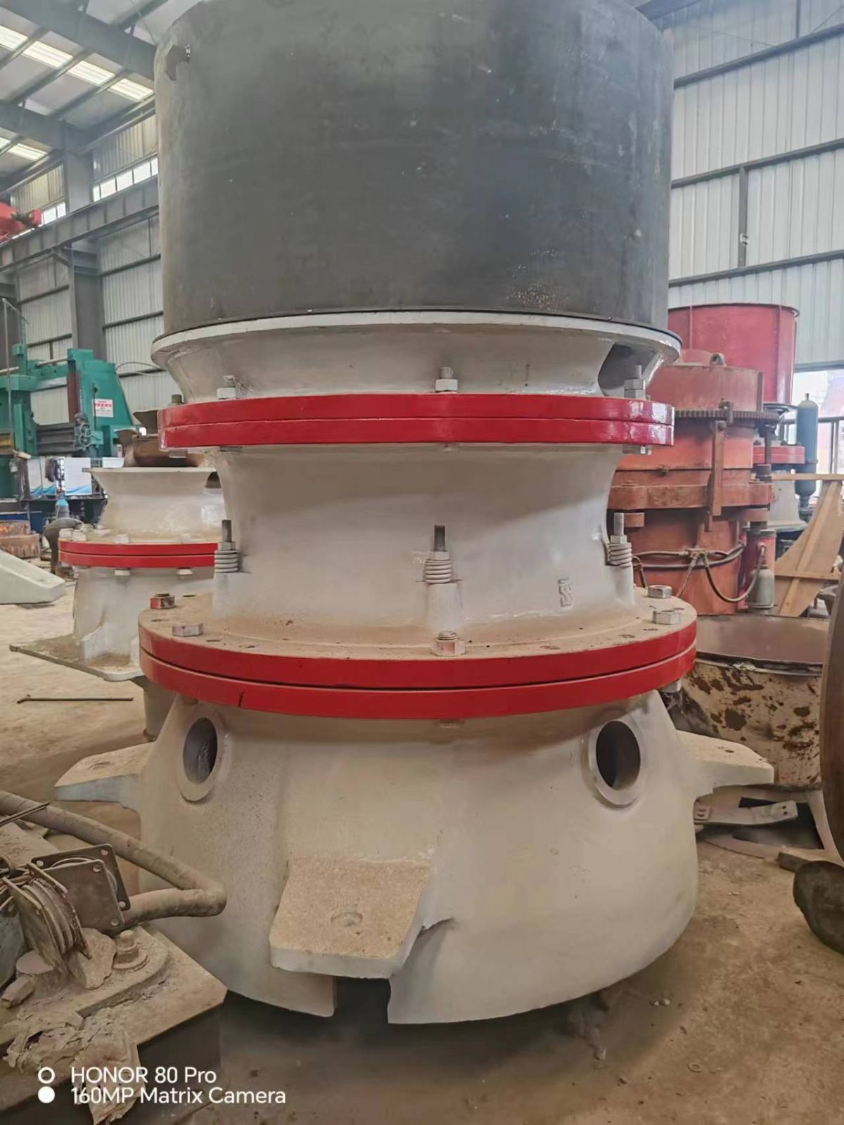 出售九成新二手單缸液壓GP300S圓錐破碎機