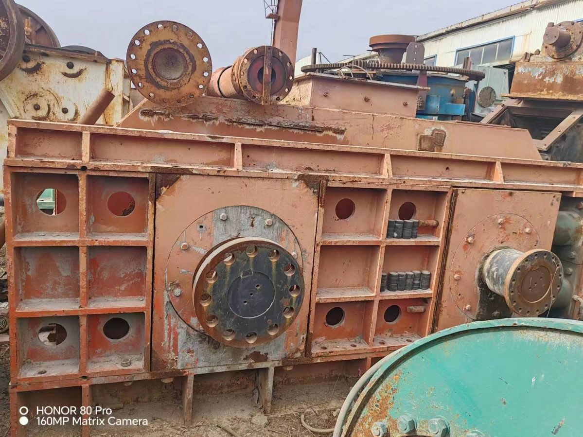 低價轉(zhuǎn)讓九成新180-80液壓對輥破碎機(jī)