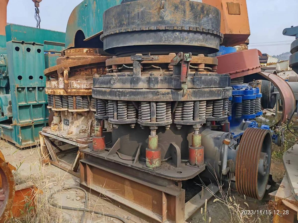 低價出售八成新二手圓錐破碎機(jī)S155