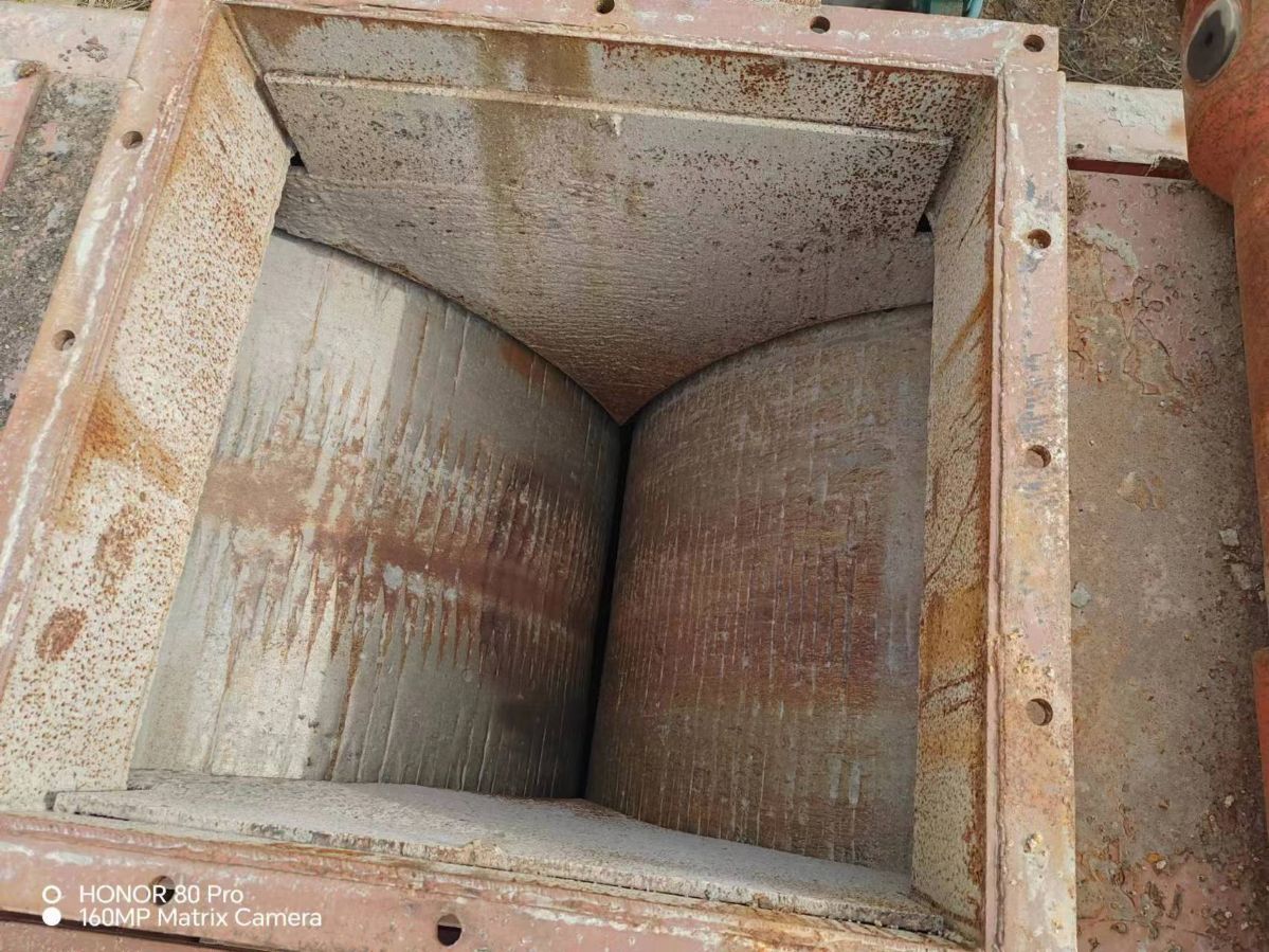低價轉(zhuǎn)讓九成新180-80液壓對輥破碎機(jī)