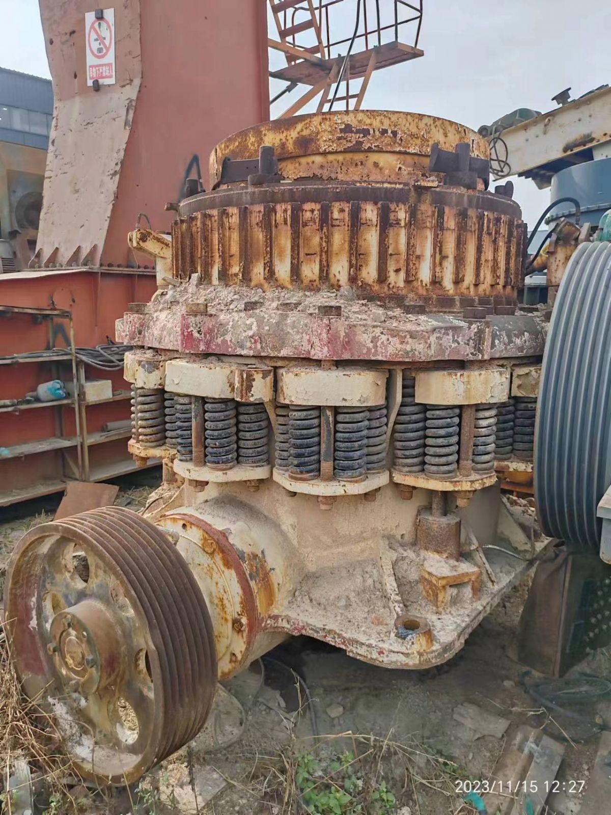 低價出售八成新二手圓錐破碎機(jī)S155