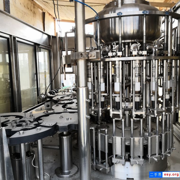轉(zhuǎn)讓9成新二手飲料灌裝機(jī)，易拉罐灌裝機(jī)，罐裝機(jī)安裝少用