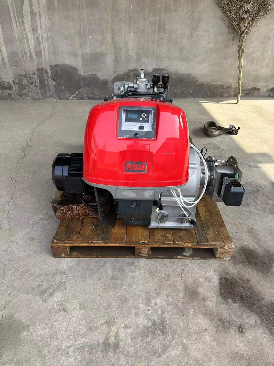 轉(zhuǎn)讓多臺精品利雅路RS410FGR低氮三十毫克燃氣燃燒器
