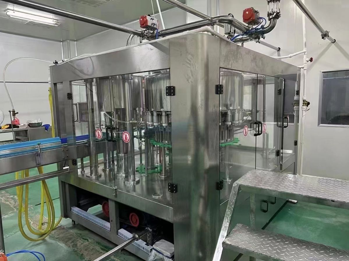 轉(zhuǎn)讓二手8頭直線熱灌裝機  二手飲料罐裝機 二手
