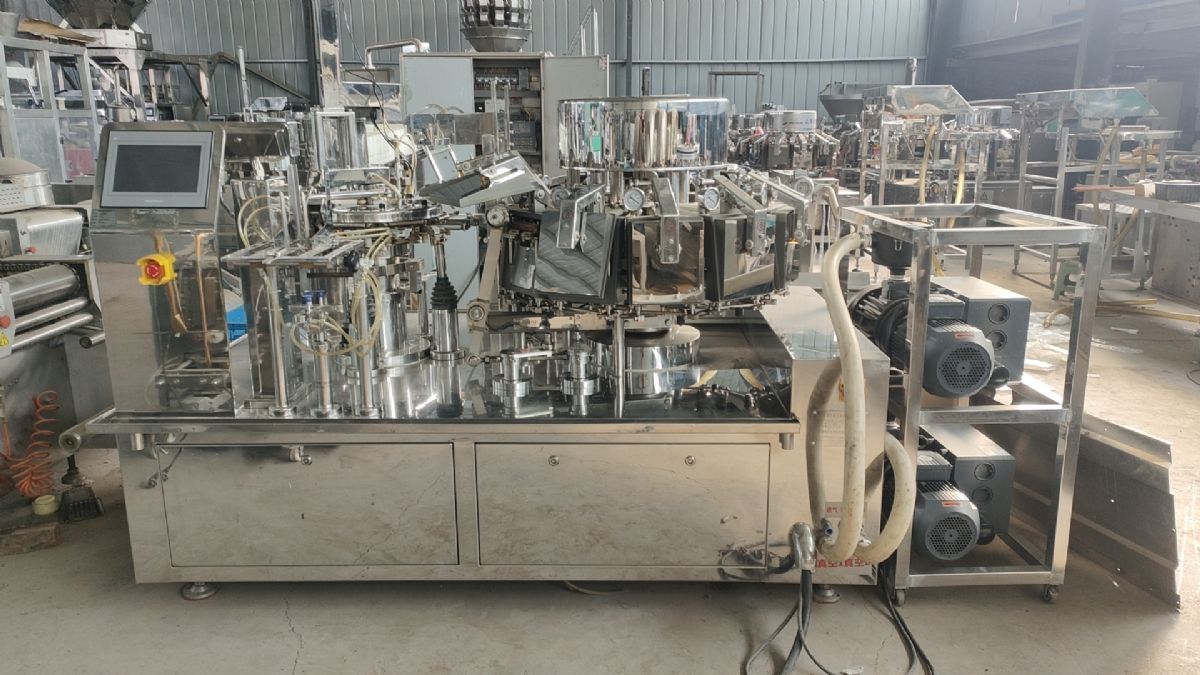 轉(zhuǎn)讓14頭螺桿下料多頭稱包裝機(jī) 二手醬菜給袋包裝機(jī)