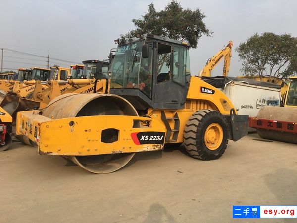 二手徐工震動(dòng)壓路機(jī)原裝新款
