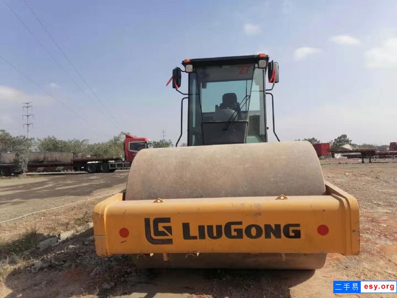 二手徐工震動(dòng)壓路機(jī)原裝新款