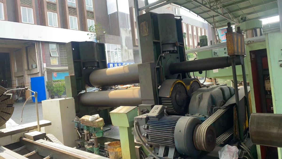 含淚出售40×2.2米液壓卷板機(jī)