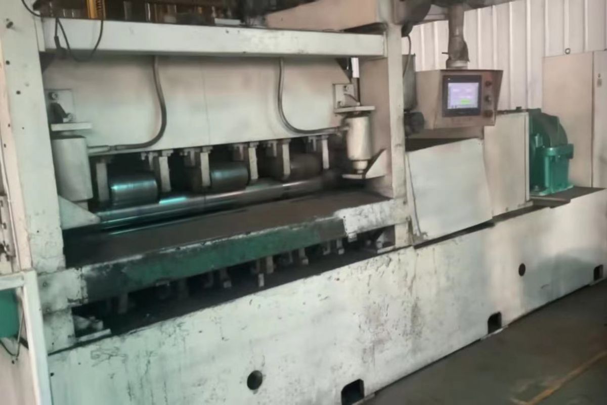出售八成新16×1500校平機(jī)一臺(tái)