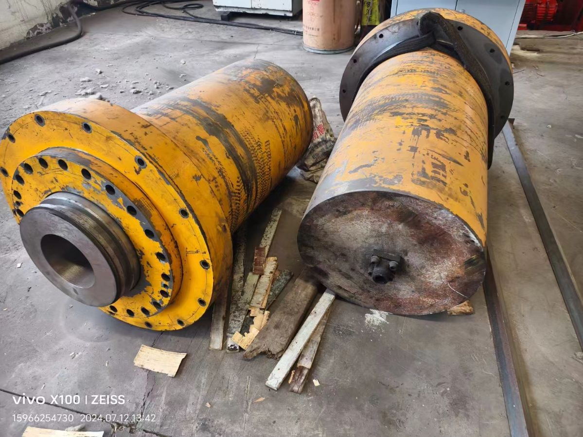 出售二手500噸液壓油缸，行程1米