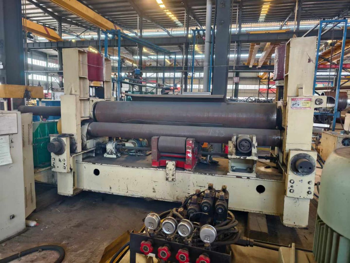 含淚出售九成新30×2500液壓上輥*卷板機(jī)一臺