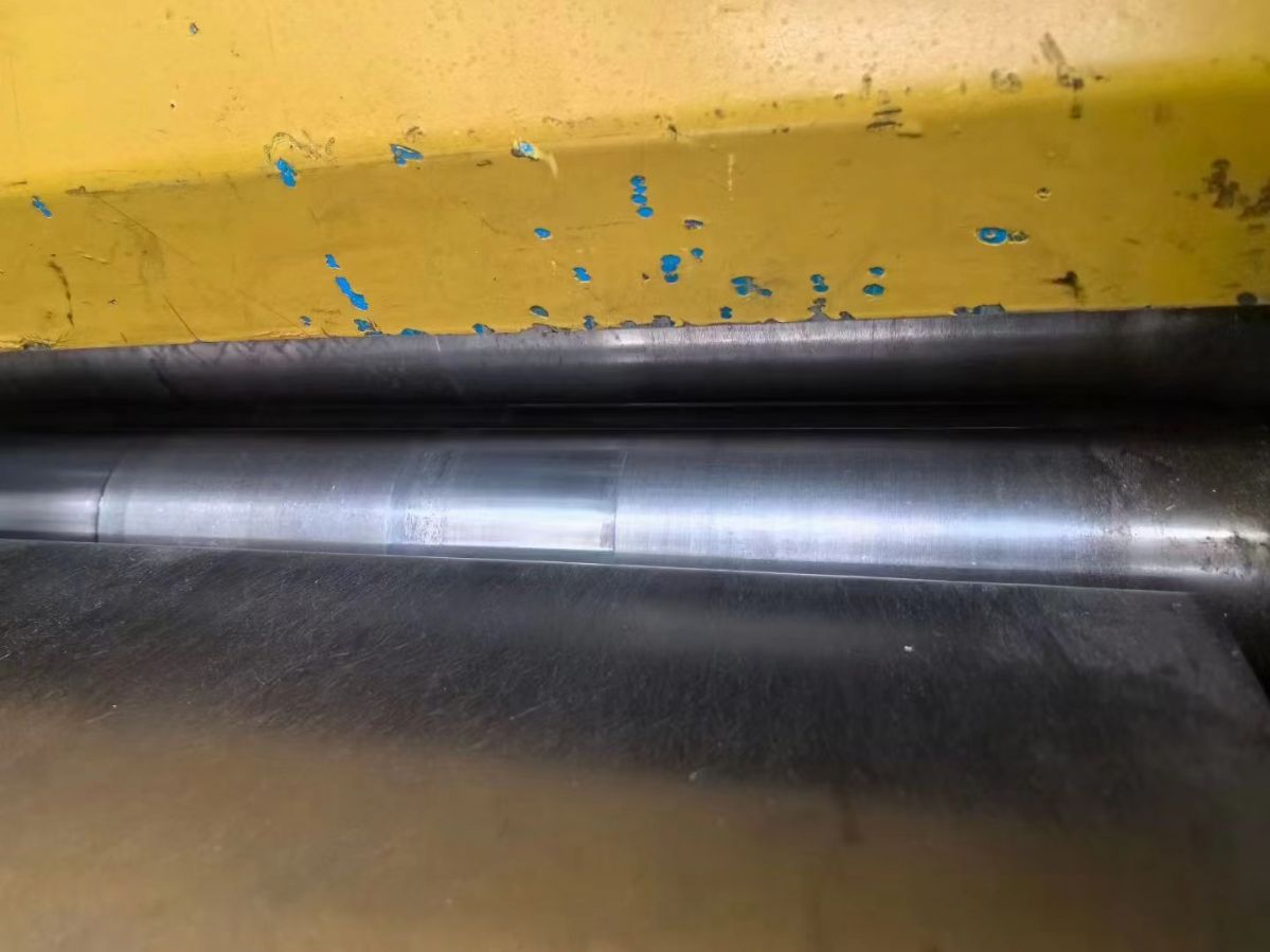 出售八成新二手6×2米平板機(jī)一臺(tái)