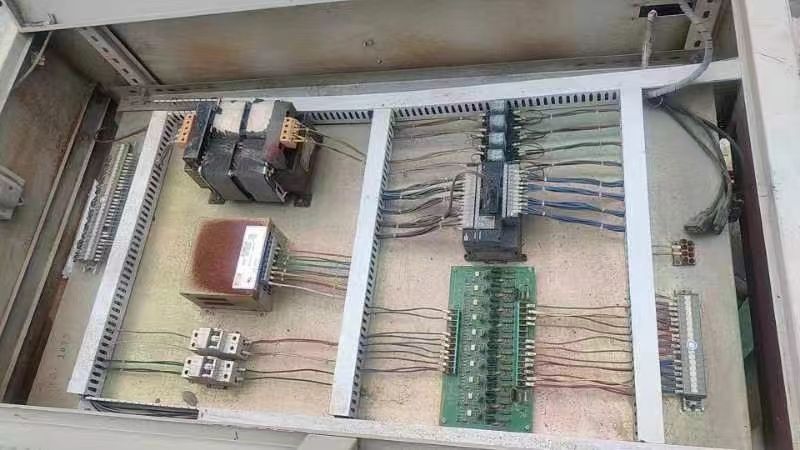 出售二手60-2500上輥卷板機(jī)，自重60噸