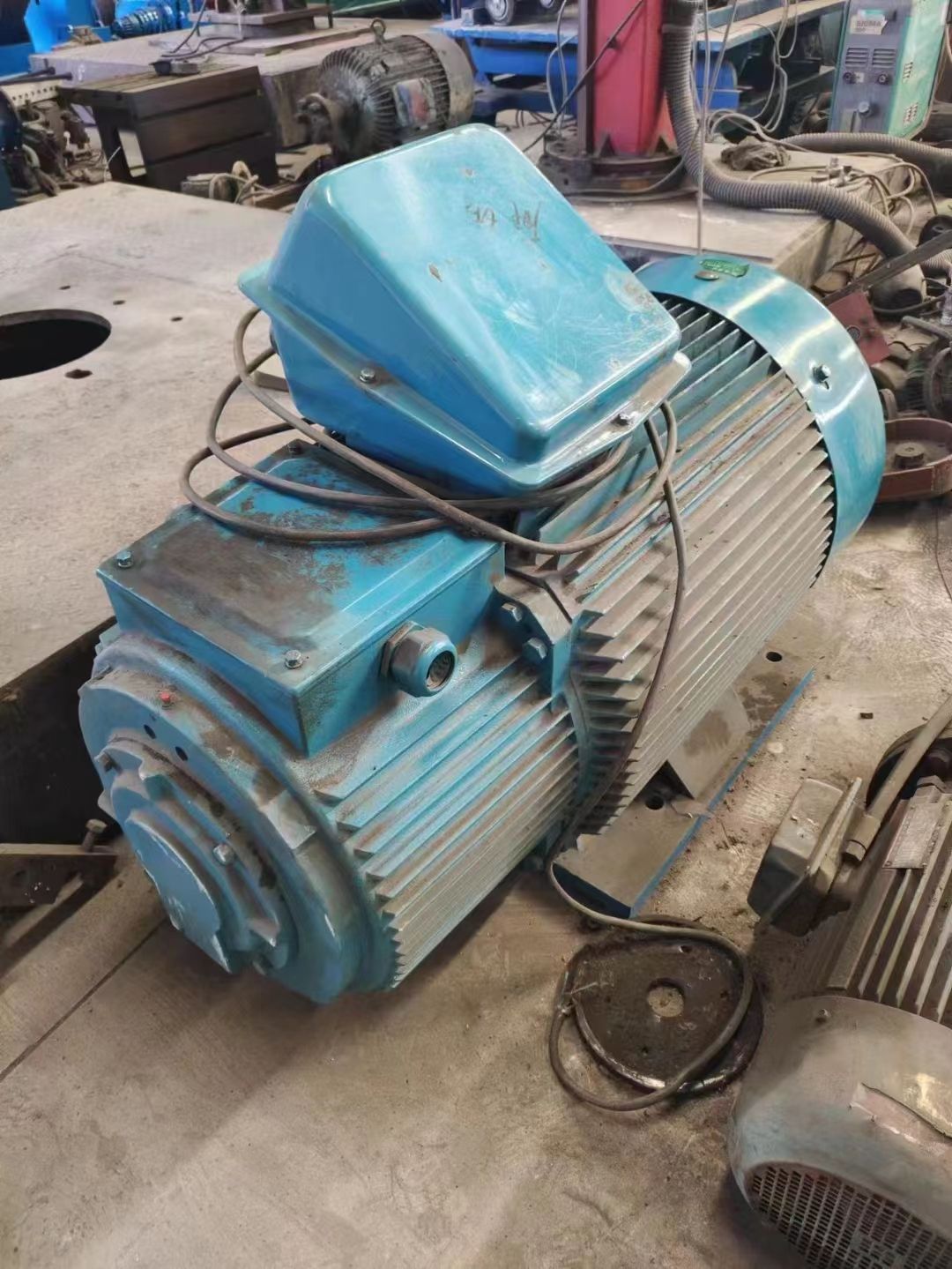 轉(zhuǎn)讓85新二手63千瓦電機(jī)，yzR315s-10級(jí)電機(jī)