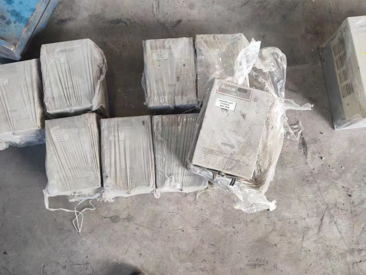 出售7臺(tái)30千瓦臺(tái)達(dá)變頻器