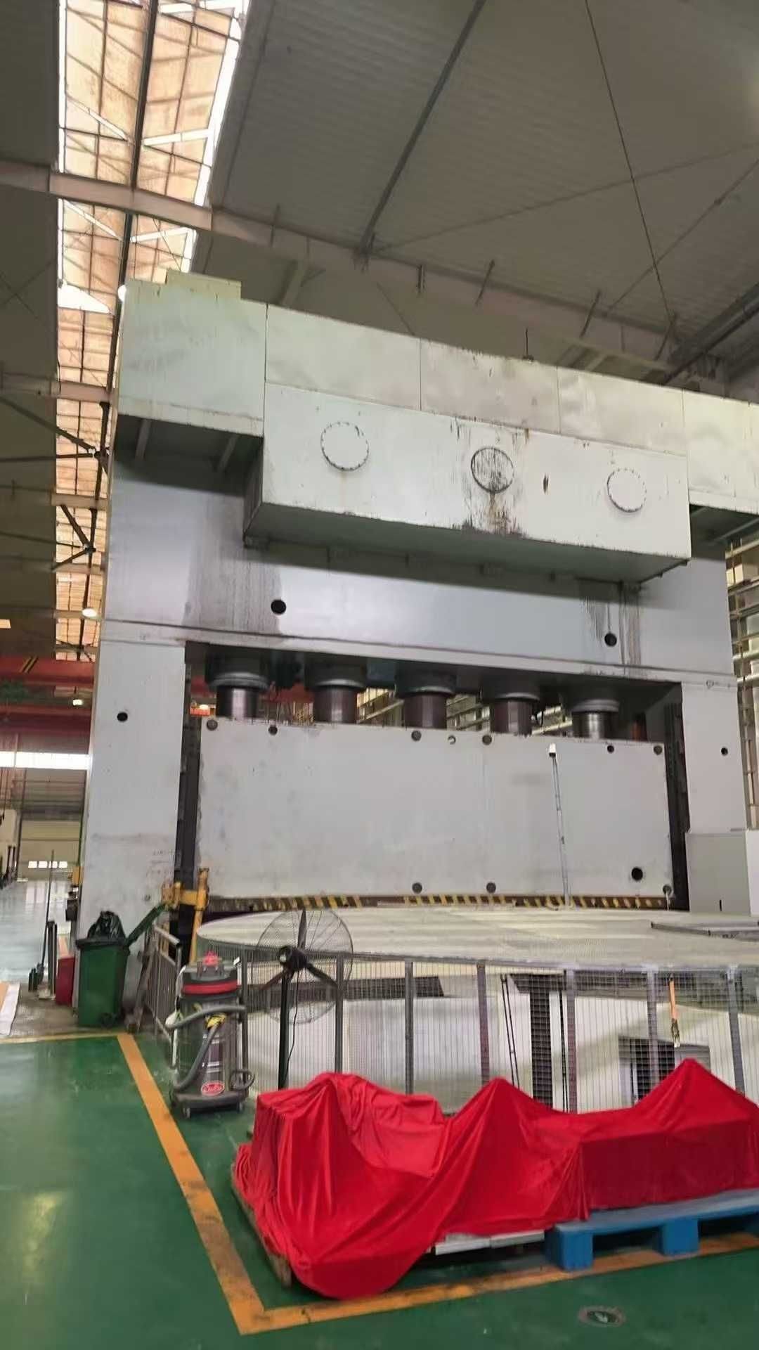 出售5000噸油壓機(jī)，鋼板預(yù)彎機(jī)