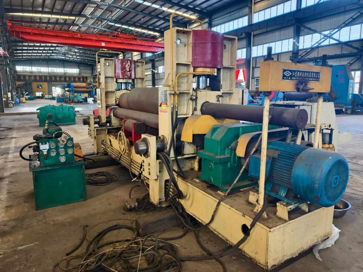 含淚出售九成新30×2500液壓上輥*卷板機(jī)一臺