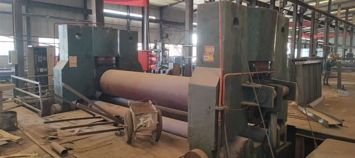 虧本甩賣80×4米液壓上輥*卷板機(jī)，帶預(yù)彎功能，聊城提貨，