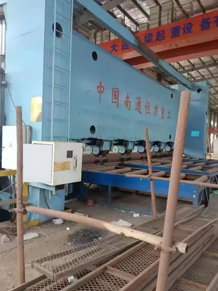 含淚出售九成新30×12500船用卷板機(jī)