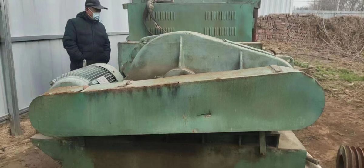 轉(zhuǎn)讓85新二手20x1300鋼板校平機(jī)