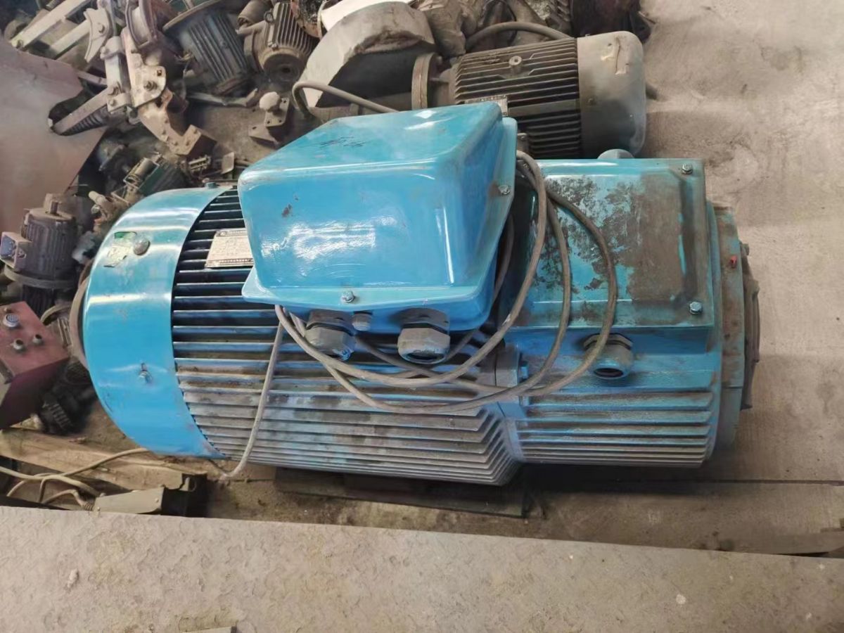 轉(zhuǎn)讓85新二手63千瓦電機(jī)，yzR315s-10級(jí)電機(jī)