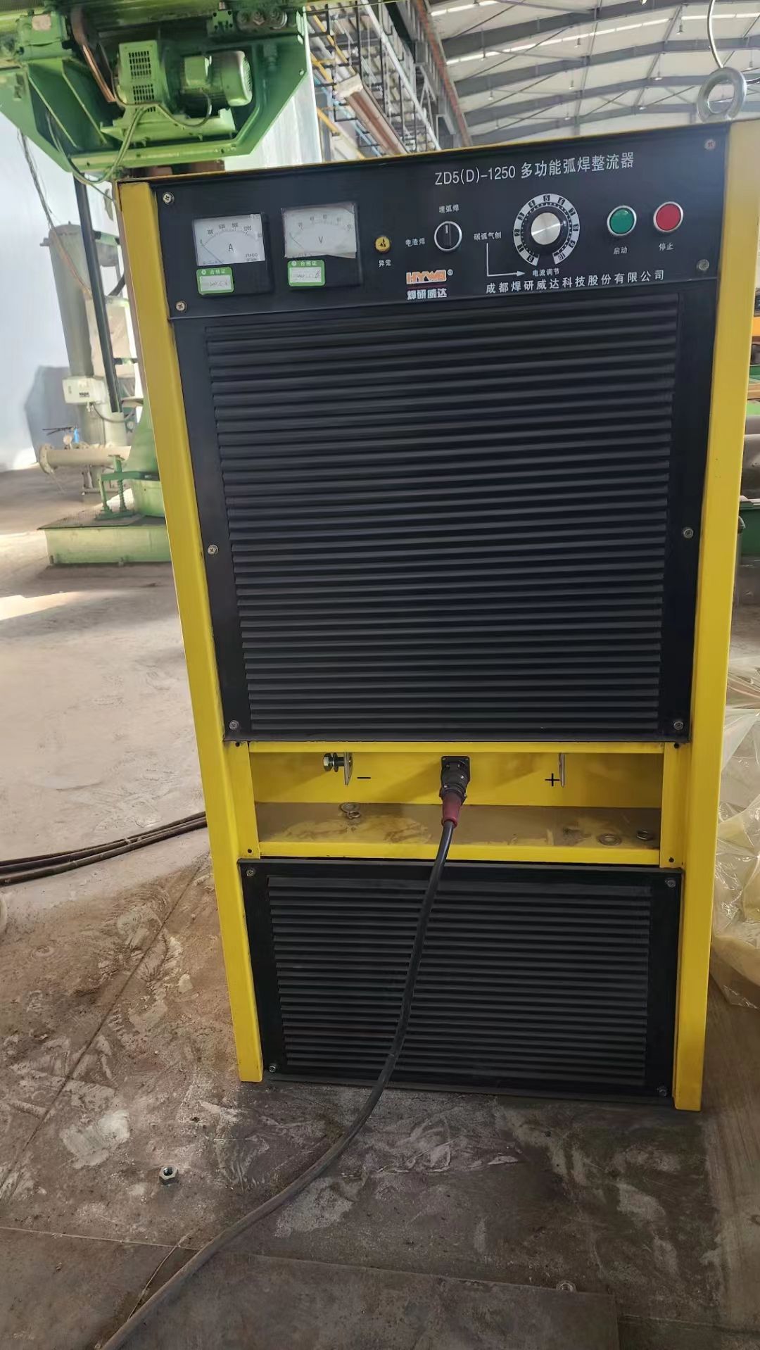 出售400噸油缸兩個，1000噸油缸一個，行程900mm