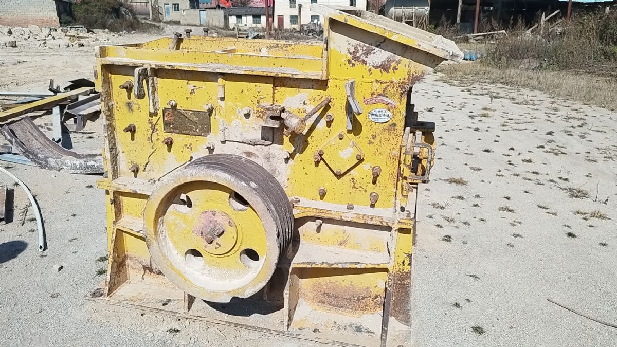 二手時產(chǎn)50噸帶90kw電機(jī)一次成型石灰石制砂機(jī)制砂生產(chǎn)線處理4萬