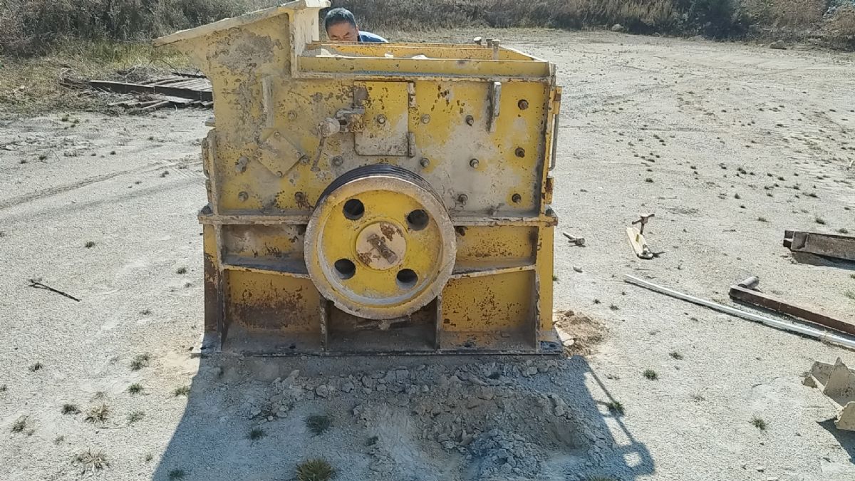 二手時產(chǎn)50噸帶90kw電機(jī)一次成型石灰石制砂機(jī)制砂生產(chǎn)線處理4萬