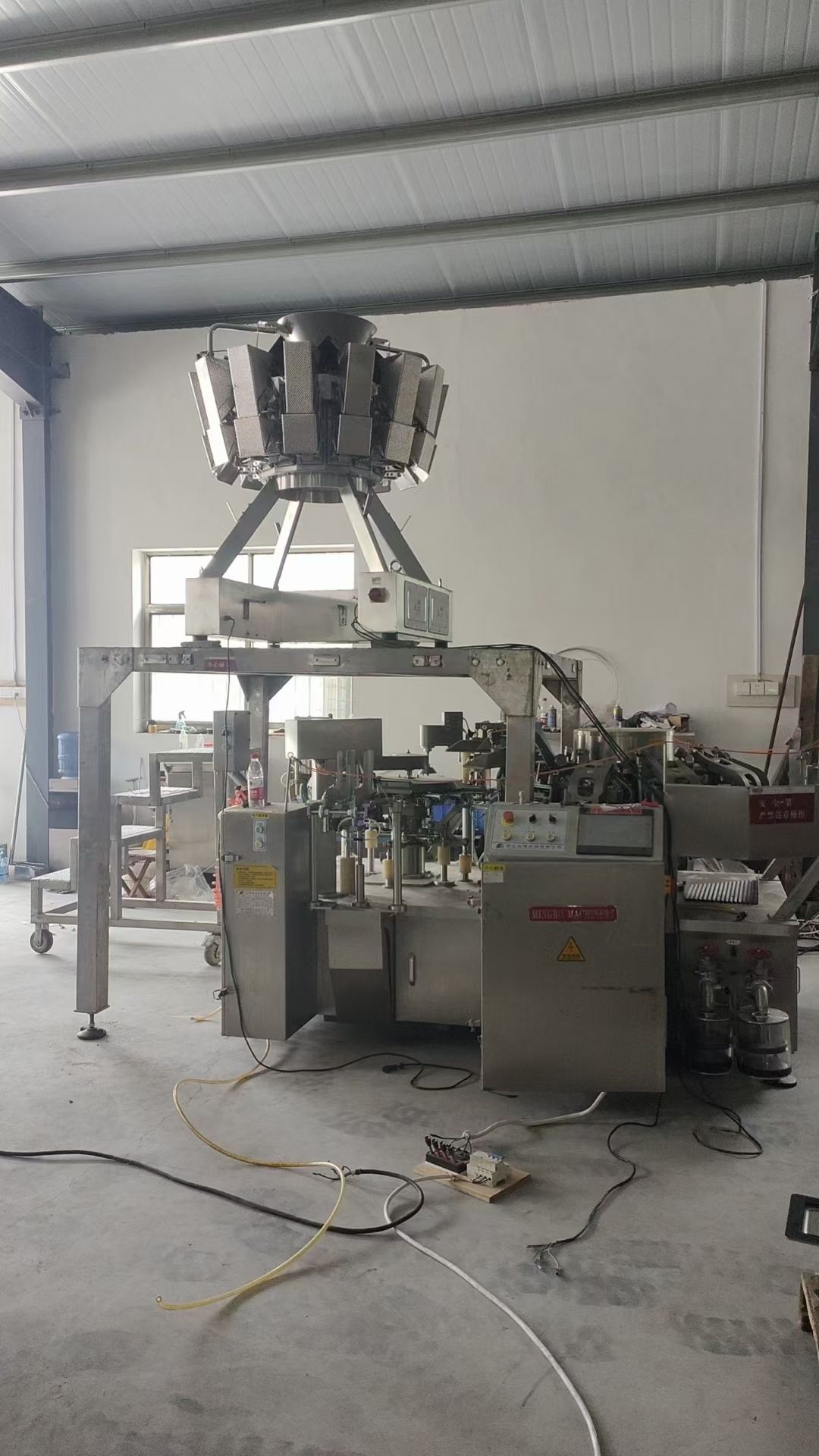 出售二手小零食給袋式包裝機(jī)，320型多頭稱給袋包裝機(jī)，枕式自動(dòng)包裝機(jī)