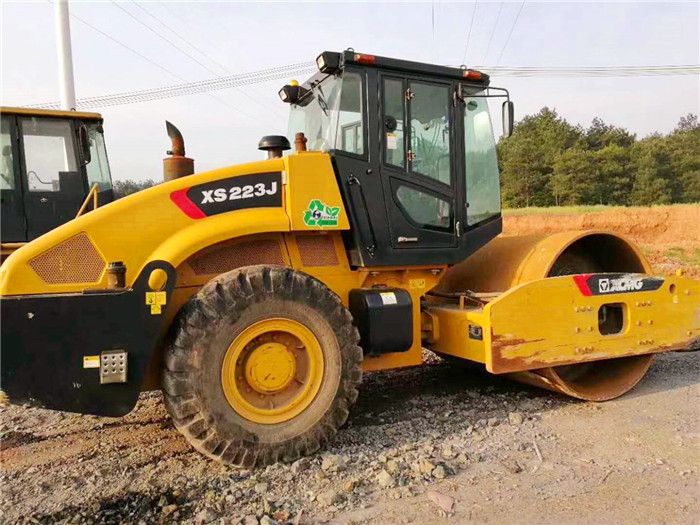 邵陽(yáng)個(gè)人二手振動(dòng)壓路機(jī)22噸