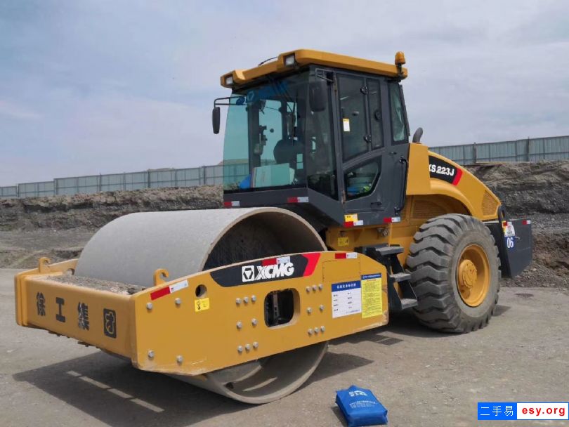 松滋二手徐工22噸振動壓路機(jī)
