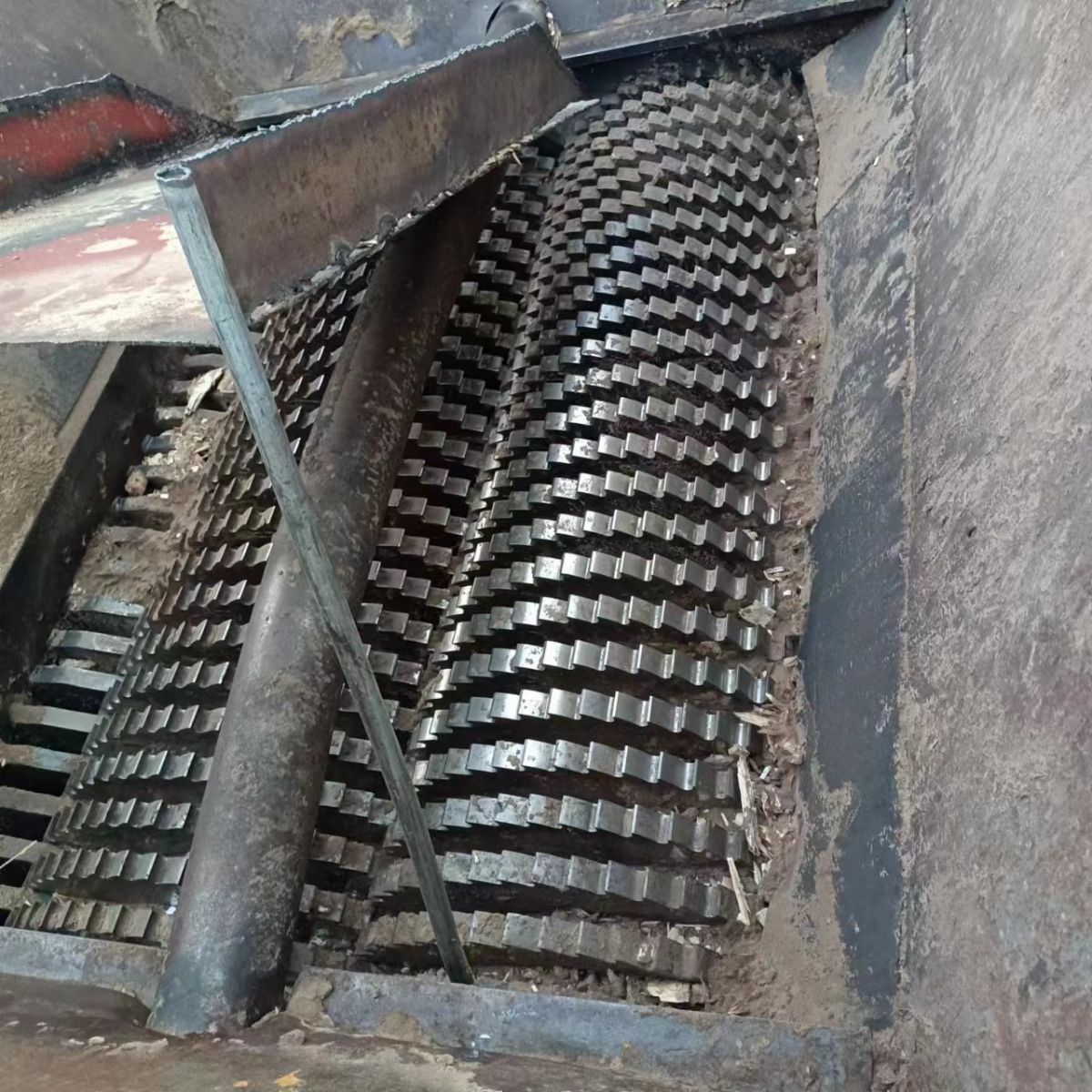 轉(zhuǎn)讓二手加重1500型撕碎機(jī)一臺