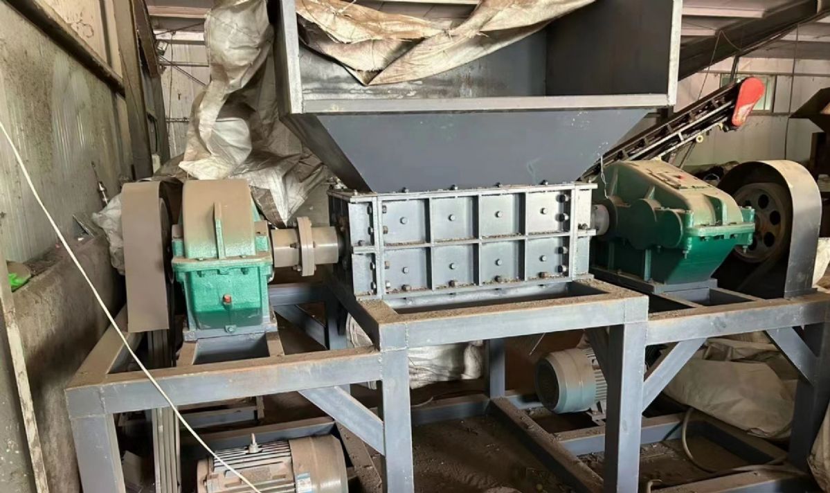 轉(zhuǎn)讓二手800撕碎機一件