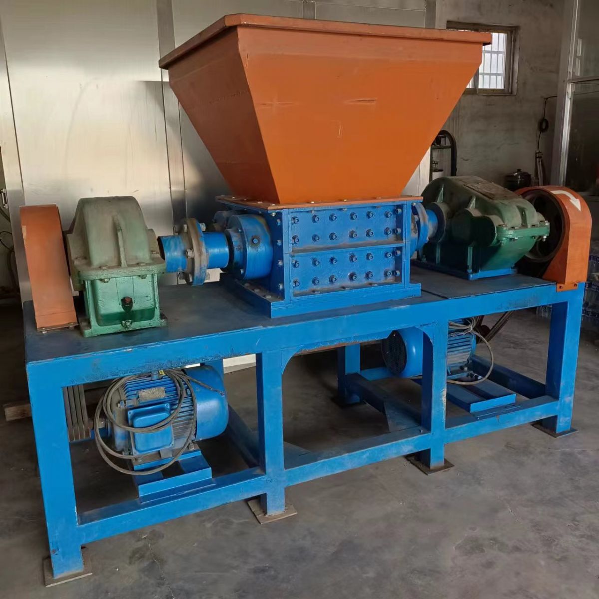轉(zhuǎn)讓二手600型撕碎機(jī)一臺(tái)