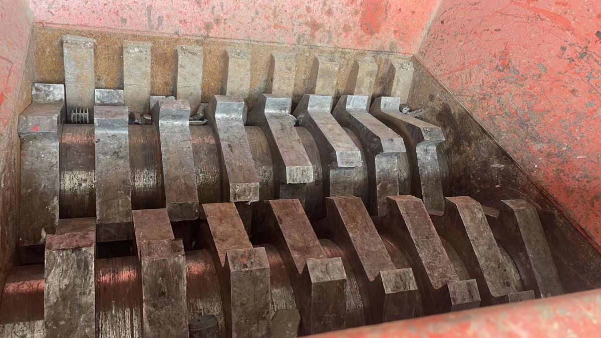 9成新二手800撕碎機(jī)轉(zhuǎn)讓