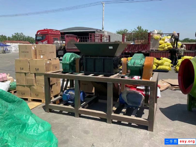 轉(zhuǎn)讓二手700撕碎機一套，全新的撕碎機