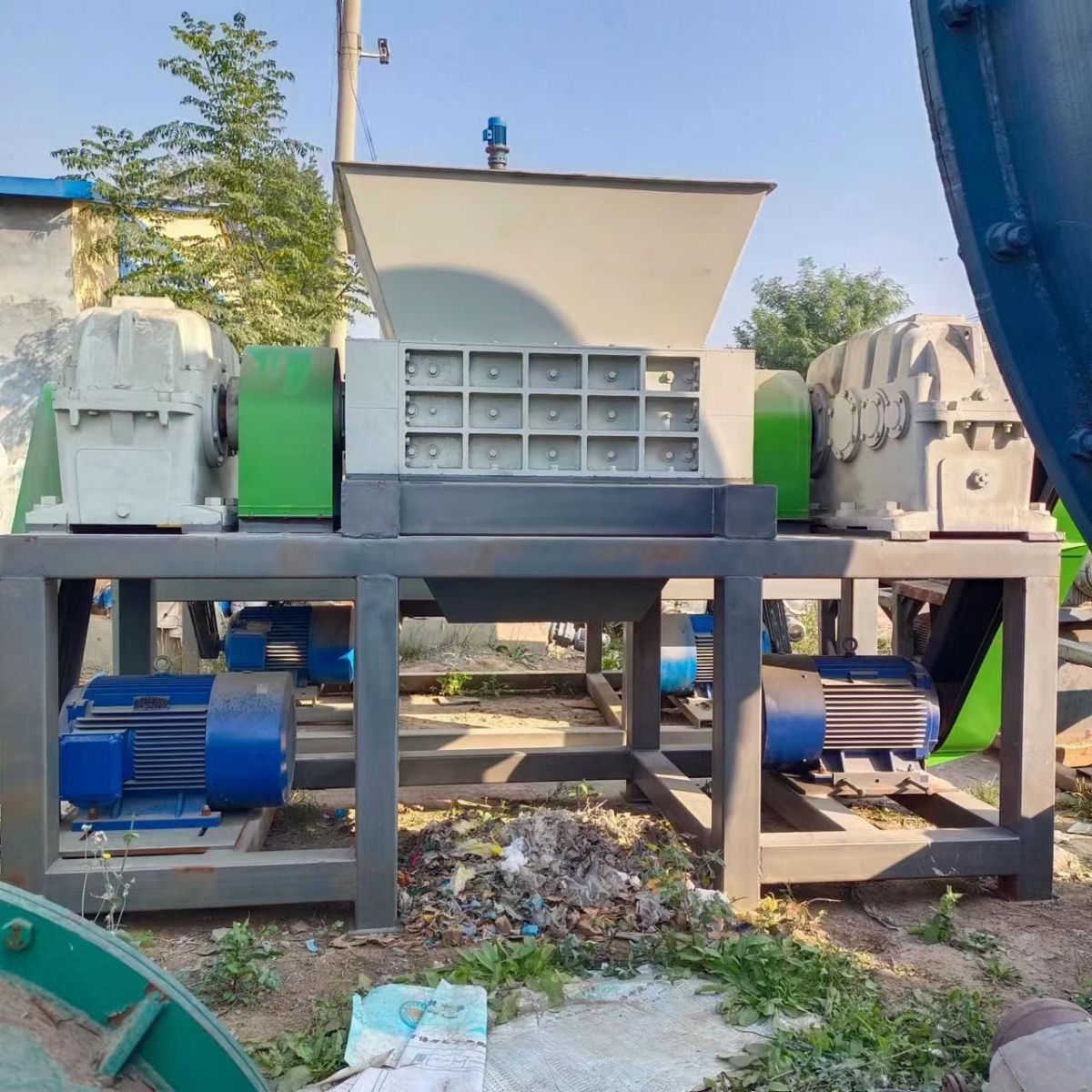 轉(zhuǎn)讓9成新二手1200重型撕碎機(jī)