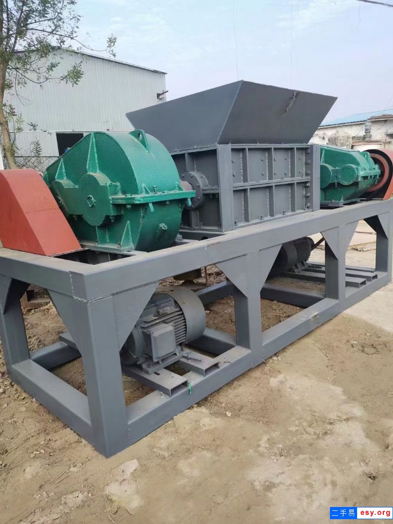 轉(zhuǎn)讓1200型撕碎機(jī)一套