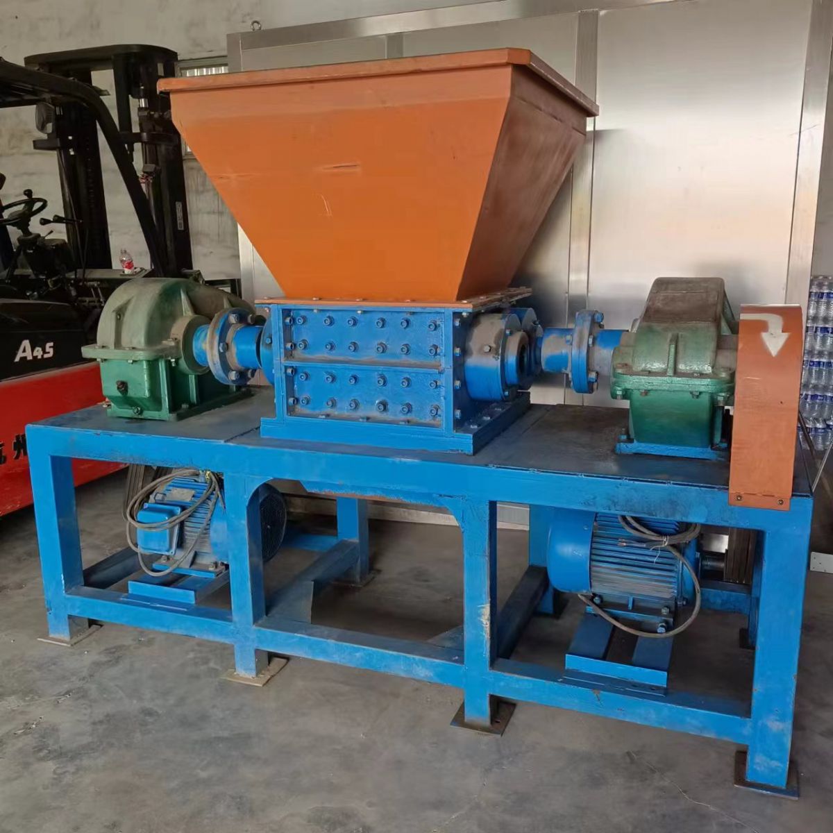 轉(zhuǎn)讓二手600型撕碎機(jī)一臺(tái)